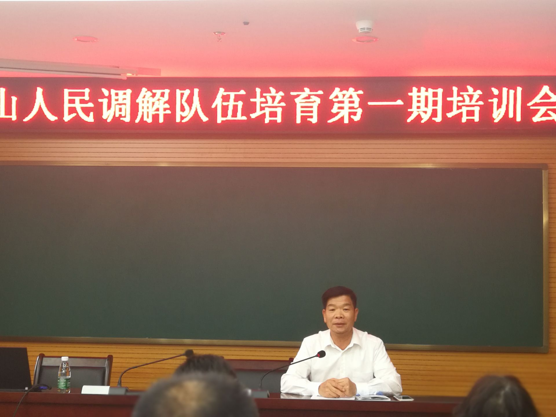 老党员戴南泉7年来成功调解矛盾纠纷1200多宗