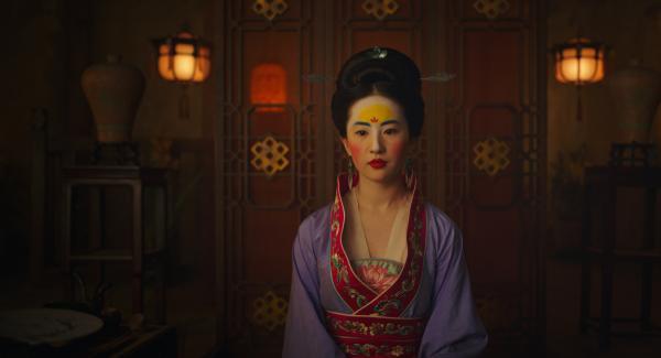 真人版《花木兰》首发预告，中西方观众都不满意