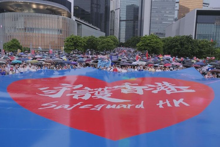 香港各界举行“守护香港”大型集会 期望和平安定