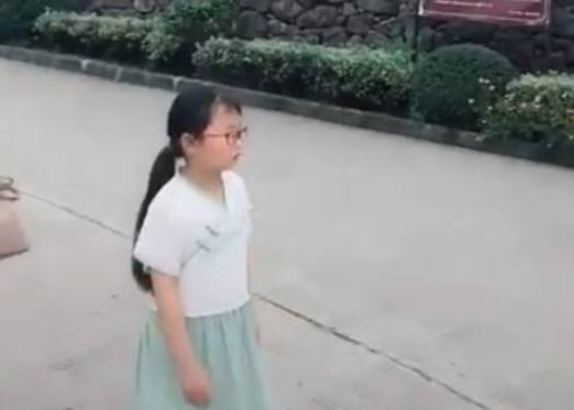 章子欣父亲：希望下辈子她还是我的女儿，让我能够继续照顾她