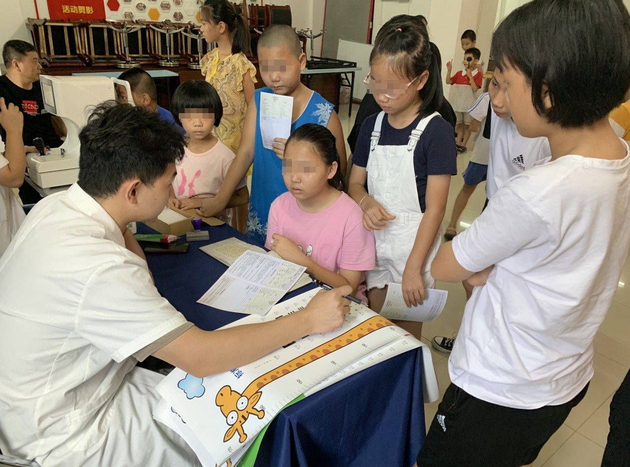 保护眼睛知多少？黄麻布社区开展青少年近视防控筛查