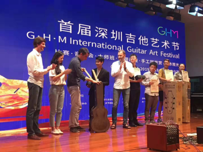 这位国际友人在深圳吉他艺术节赢走了大奖…
