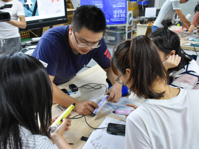 深圳开放创新实验室创始人分享创客文化：让“黑科技”平民化 