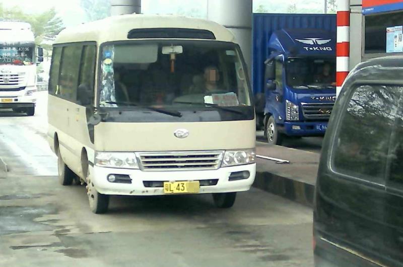 奇！一家两台“殡葬车”  查！高速逃费400次