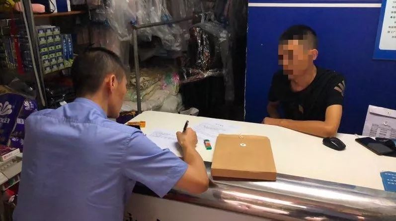 “天降”脏水还伴有恶臭，这件事不简单