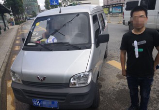 小车多次违法未处理被查，车厢之内竟“别有一番天地”