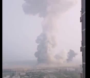 河南义马市一气化厂发生爆炸：方圆三公里内很多门窗玻璃被震碎