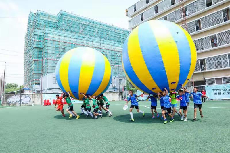 “龙的传人”青少年足球赛开幕，700名小选手一较高下