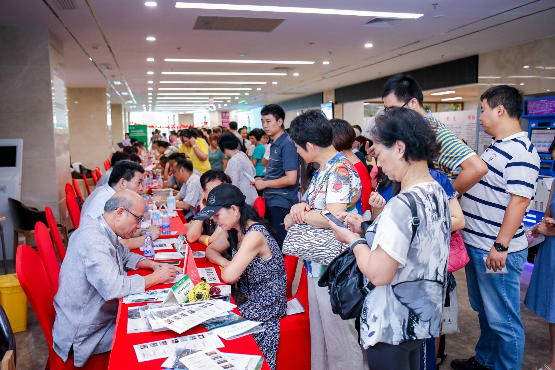 “中医中药中国行”启动！20余位深圳名中医坐镇罗湖中医院义诊