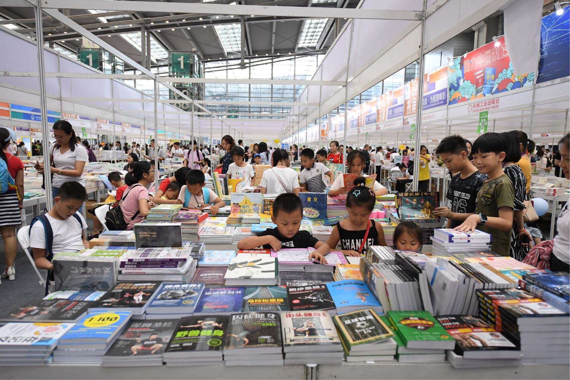 深圳书展首日，活动丰富人气十足！