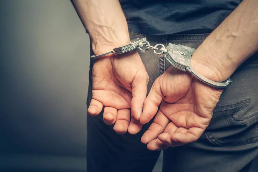 新交的男友，竟是进入闺蜜家抢劫的“狼”