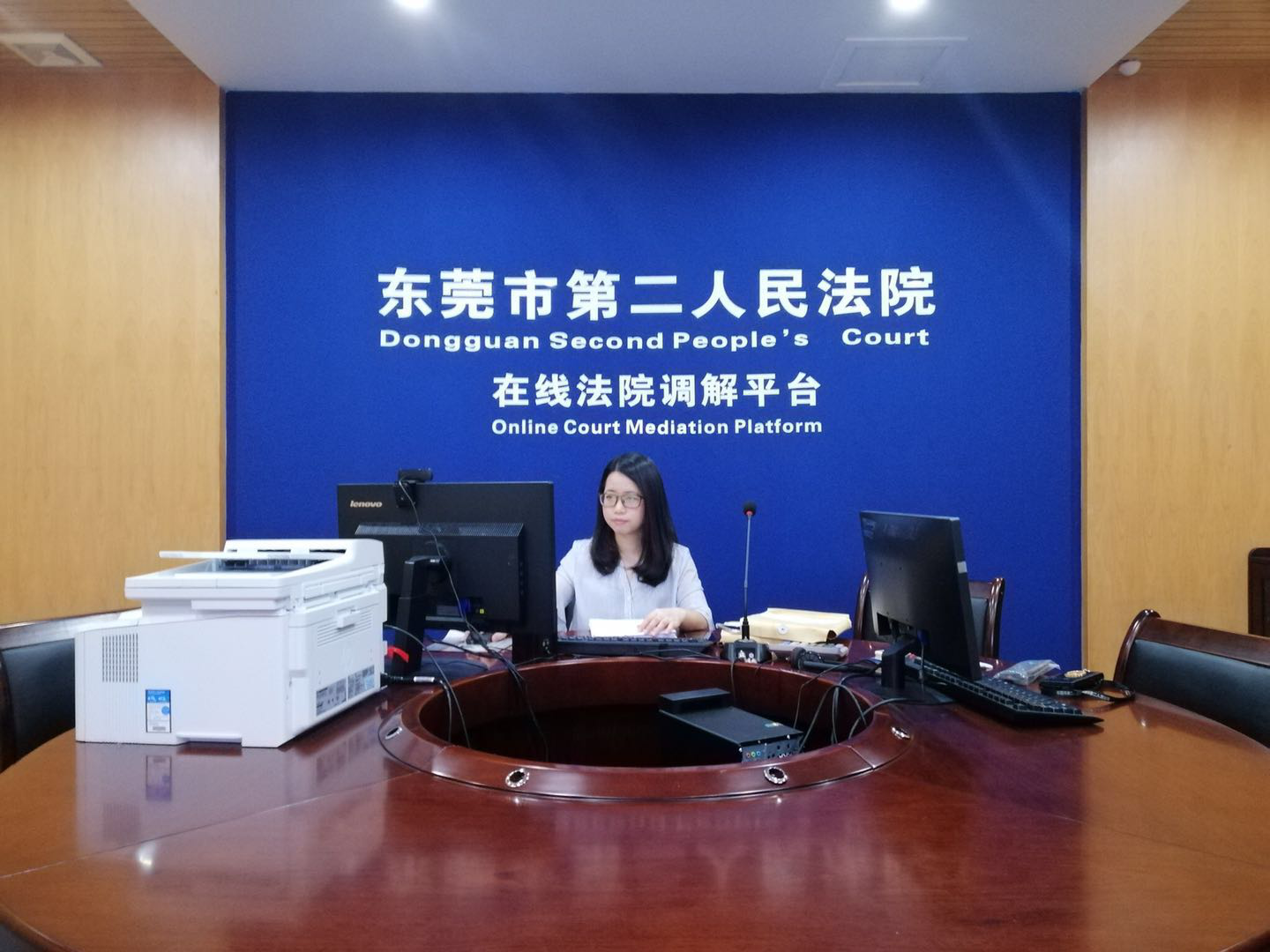 微信+远程视频  东莞第二法院成功调解跨国离婚案