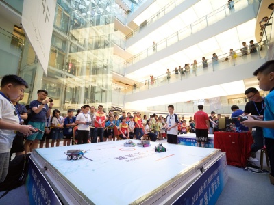 机器人擂台赛精彩纷呈 香港澳门莞城青少年同台竞技