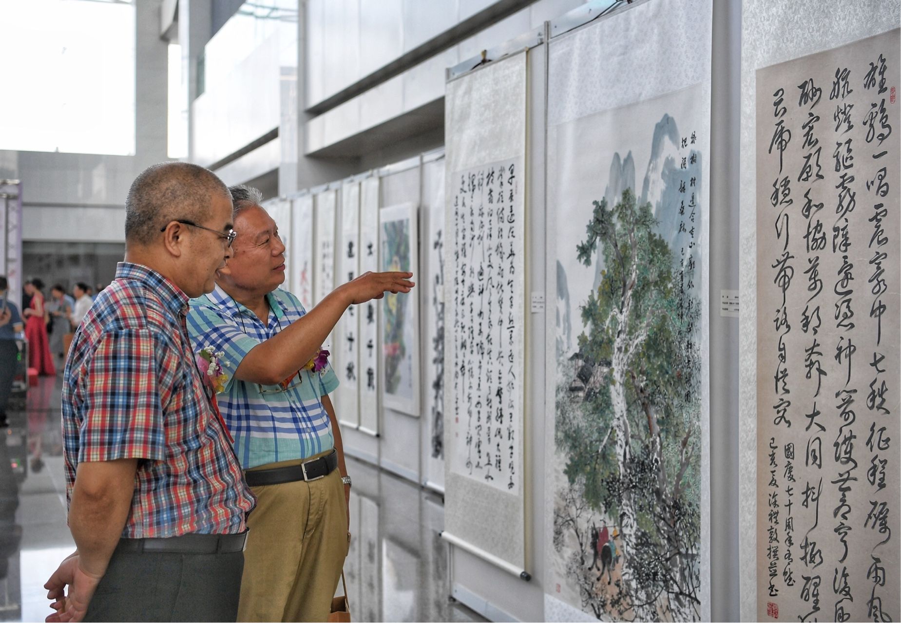 看展︱90余件书画精品向祖国致敬！“深圳书画作品展暨感恩笔会”开幕