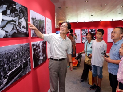 光影记录历史！第三届中国图片大赛颁奖典礼暨典藏作品展开幕