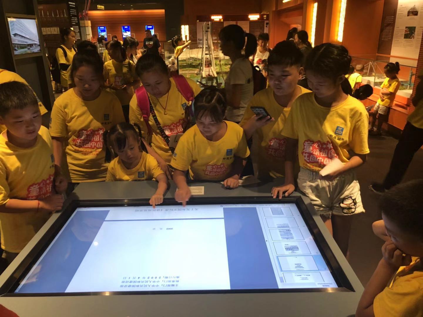 “小候鸟”来深见证父辈建设成就