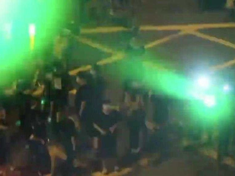 香港警方：近期有9名警员遭镭射光照射受伤