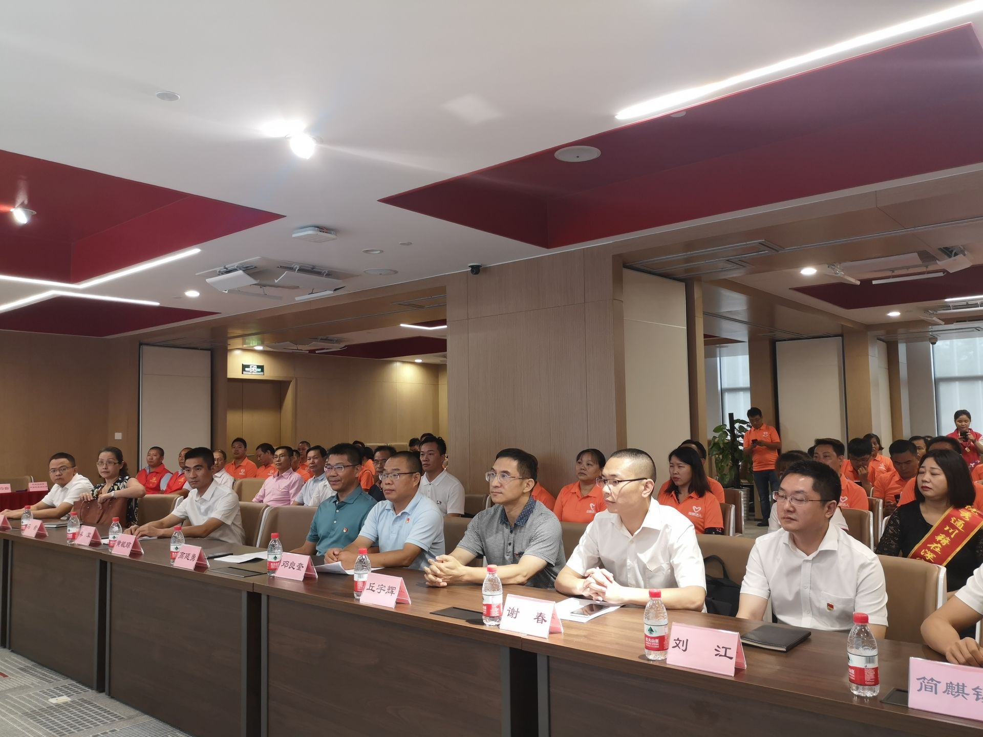 “怡家达人”揭牌！罗湖通川签订流动党员党组织共建共管协议   