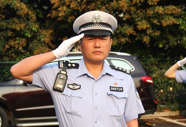 深圳交警刘海峰：平凡英雄不平凡