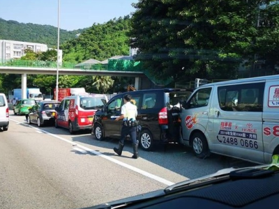 香港发生8车连环相撞事故，已造成8人受伤