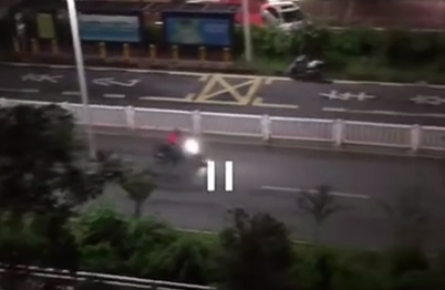 烦人！摩托车深夜“炸街”，谁来管管？