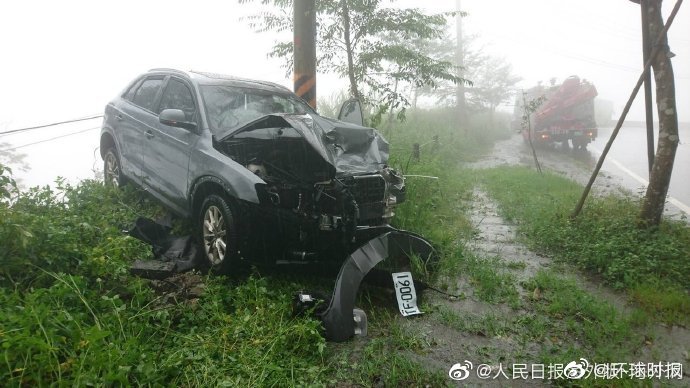 突发！载大陆旅游团客车在台湾撞车 伤者达11人