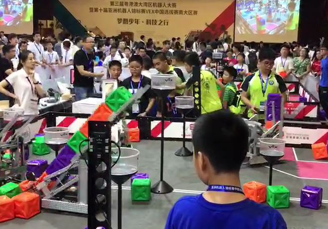 粤港澳大湾区机器人大赛在深圳举行