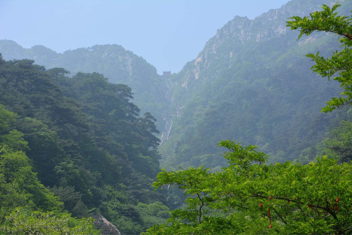 注意！山东发布暴雨橙色预警 泰山景区将暂时关闭