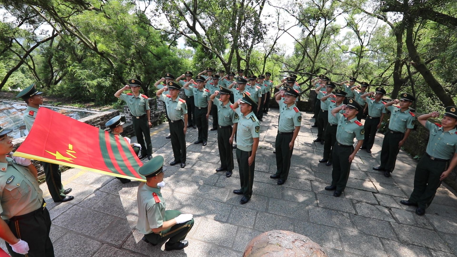 超燃！深圳武警即将退伍老兵庄严宣誓！若有战召必回 ！