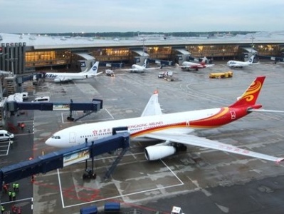 香港国际机场13日实施航班重新编配 仍有多个航班取消