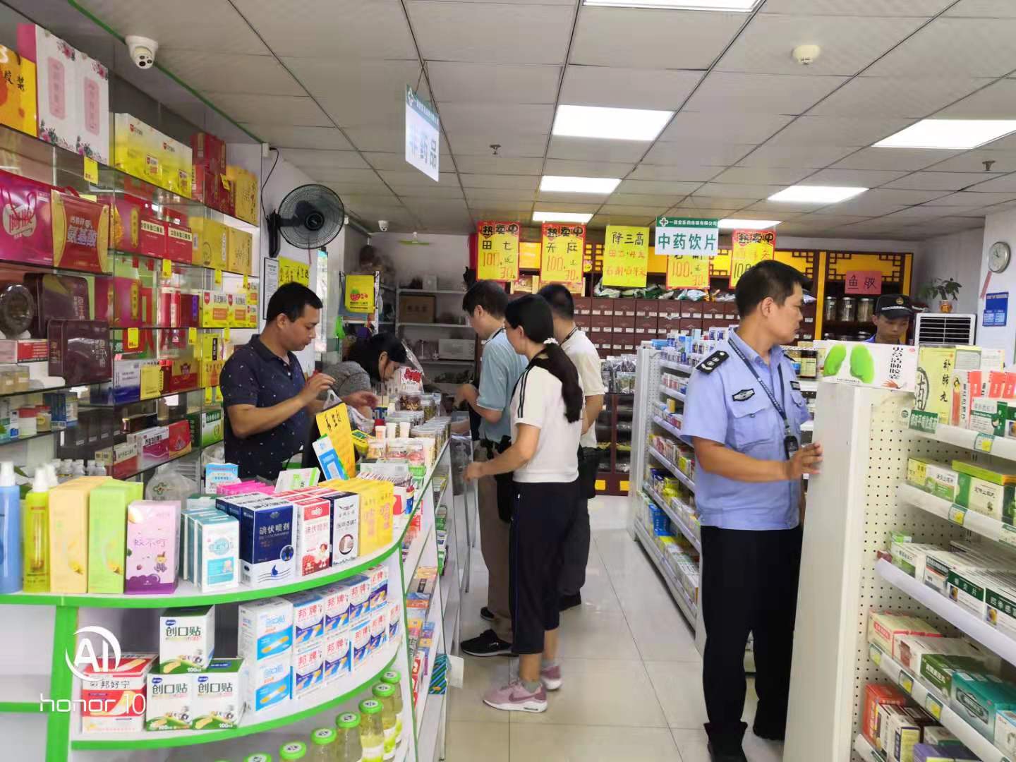 龙岗区龙城街道开展食药安全检查