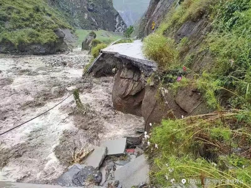 突发！四川汶川多地发生泥石流致道路中断，1名消防员牺牲