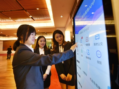 一个app走遍全深圳 “i深圳”app上线半年为市民提供7100万次指尖服务
