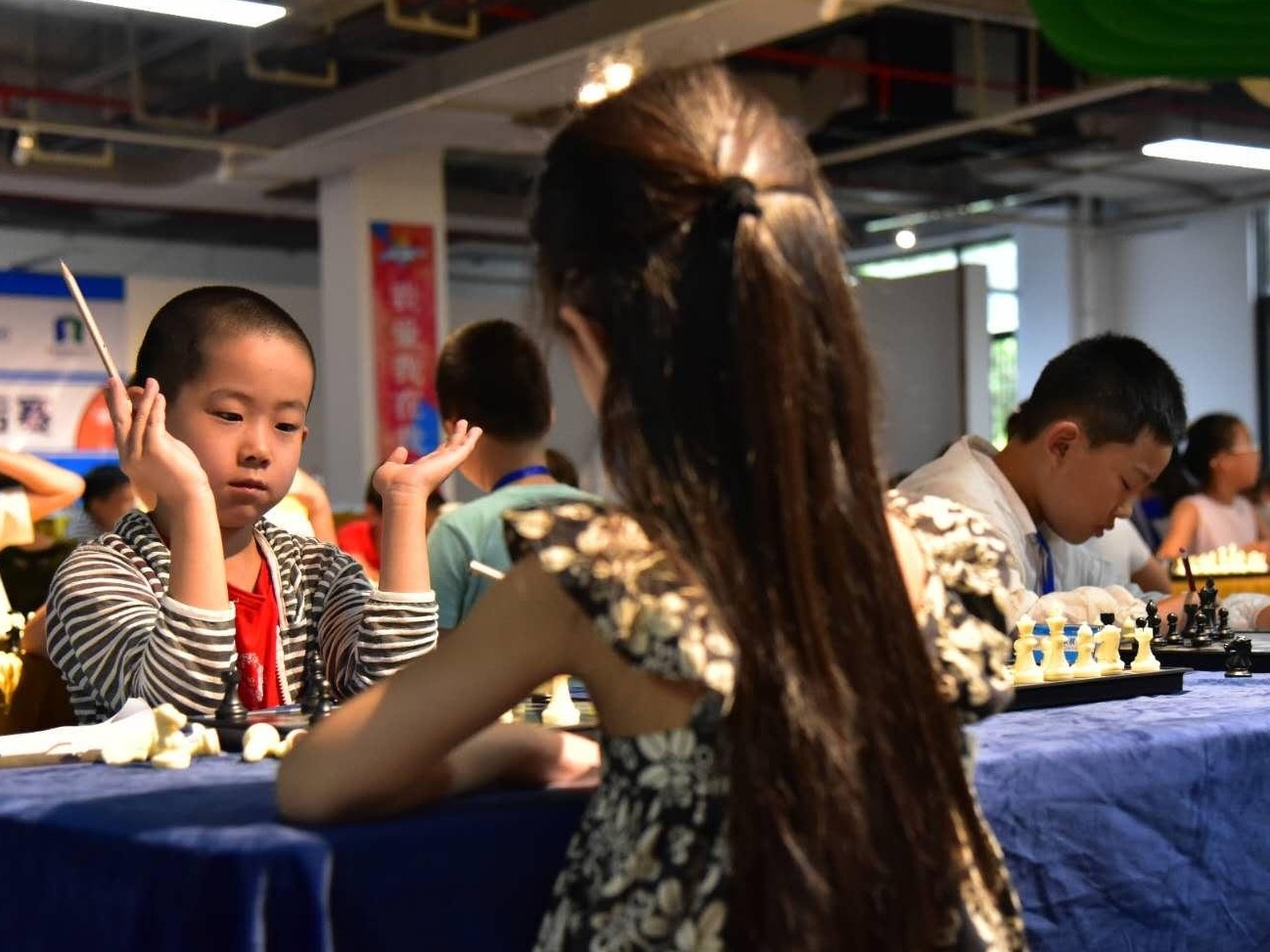 粤港澳国际象棋棋王棋后赛甘坑收兵