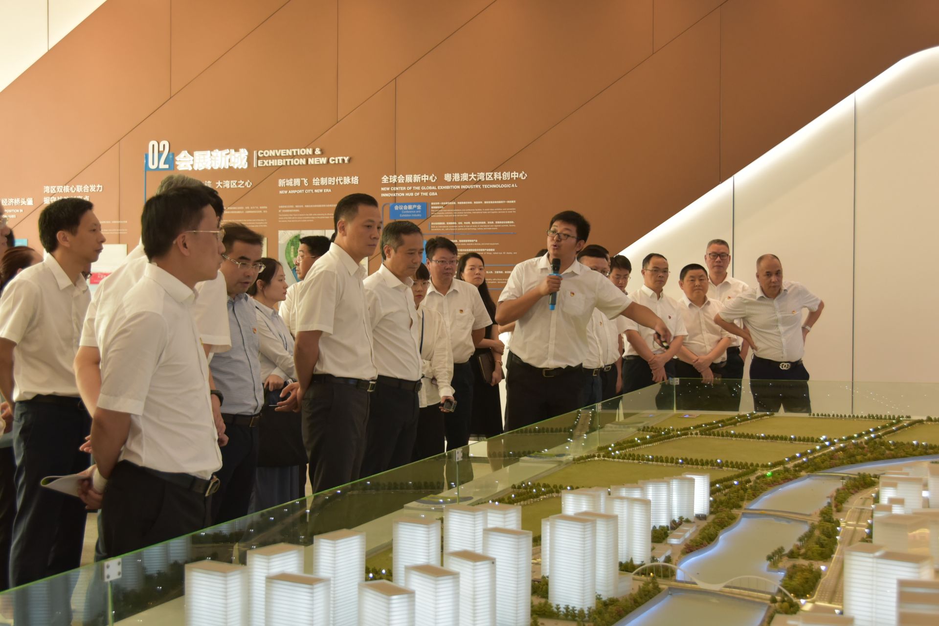 虚心学习找差距 罗湖区委书记带队赴兄弟区学习考察