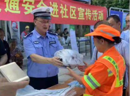 拧紧交通安全阀！罗湖交警深入城中村开展交通安全宣传