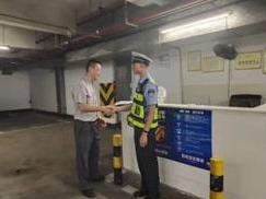 罗湖交警大队开展停车场管理工作，保障安全出行的起点和终点