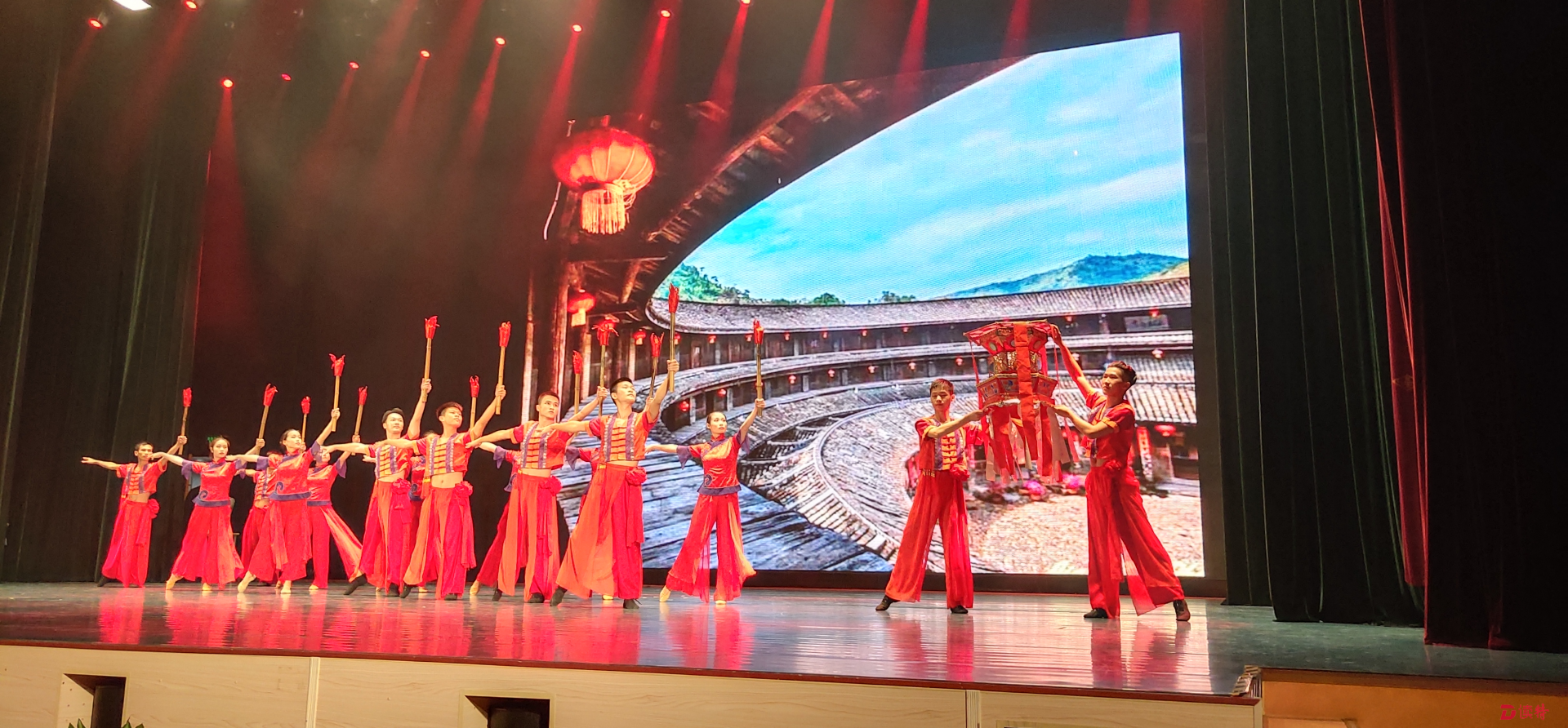 深莞惠汕河流动大舞台五地文艺巡演深圳专场：“共筑中国梦·同唱幸福歌”