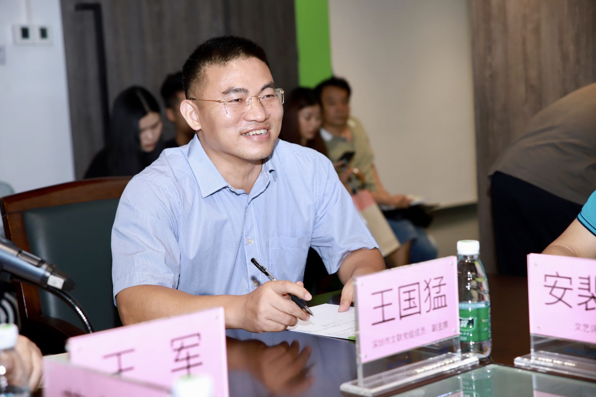 透视沧桑历史，王国猛新书《今日方知我是我》咂摸人生况味