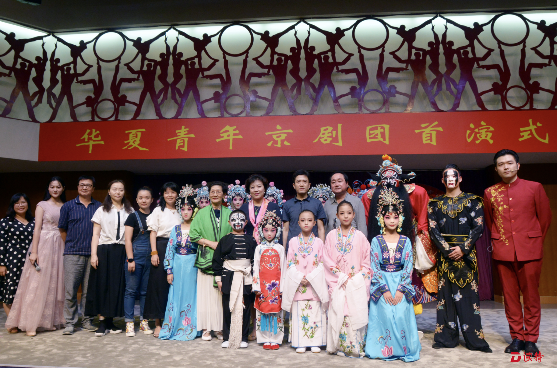 京剧新秀展活力！“华夏京剧艺术品鉴会”为深圳京剧发展添华章 