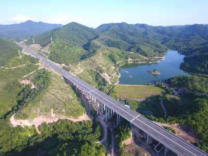 梅平高速8月底正式建成通车，粤东“铁三角”高速网初步建成