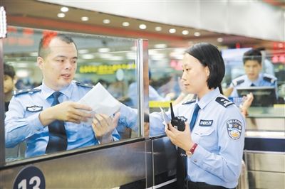 东莞百万欠债女想出国打工 在珠海边检被拦下