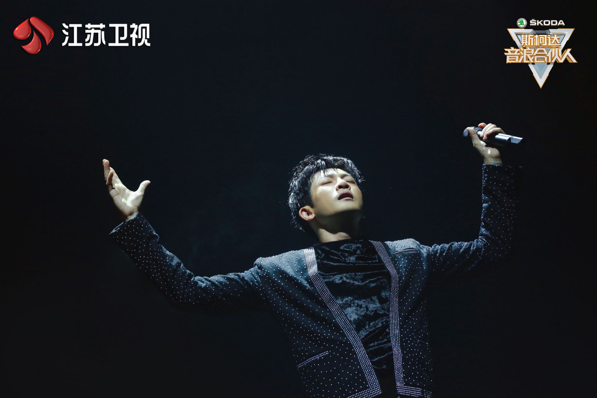 苏有朋《音浪合伙人》微烟熏妆惊艳登场 新歌首秀回归歌坛