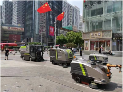 全球首个5G环卫机器人编队在华强北“上岗”