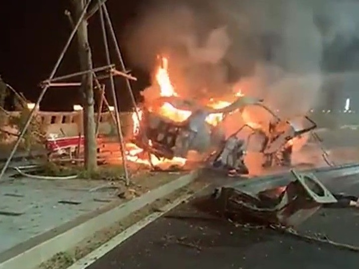 车辆经弯道行驶时失控！汕尾城区发生一宗四死一伤的较大交通事故