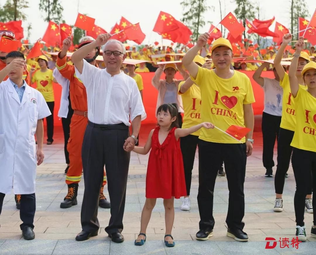 东莞麻涌快闪唱响《我和我的祖国》