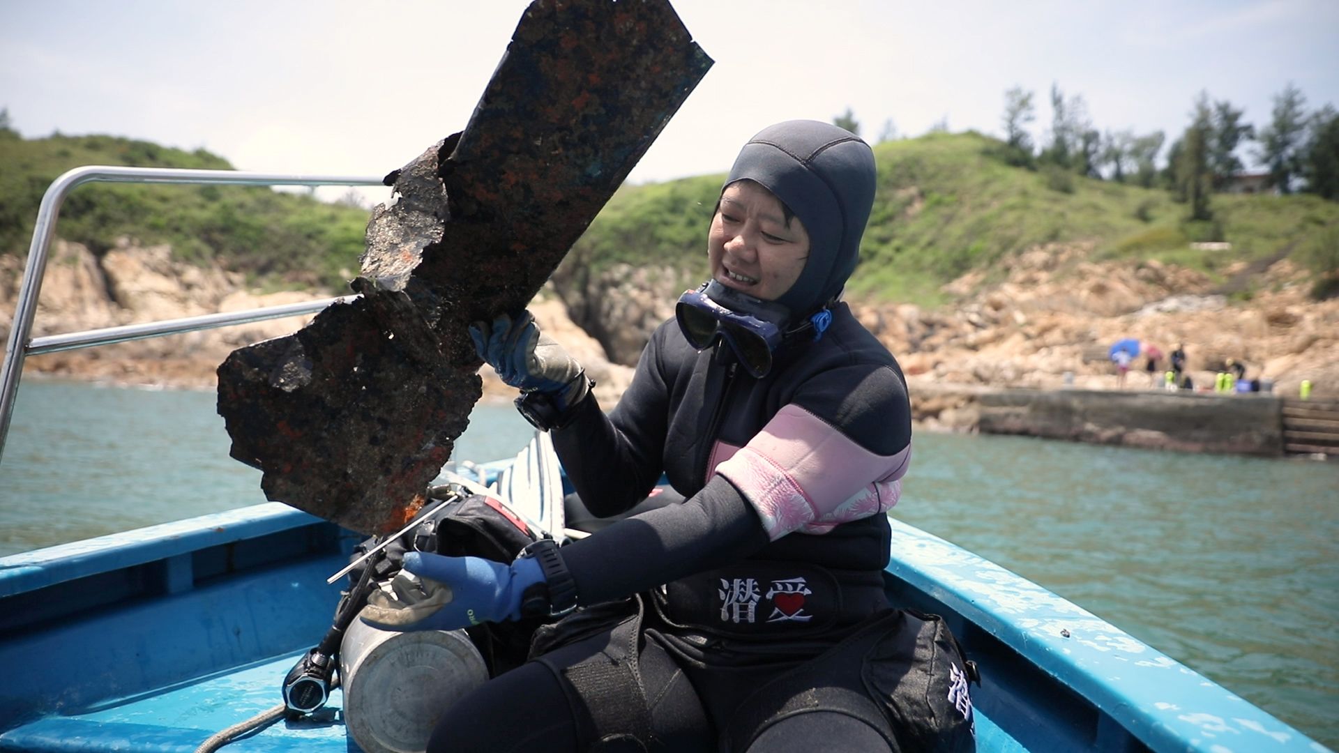 专家发现深圳海域和海鲜都有微塑料！这群潜水员跑去海底捡垃圾….