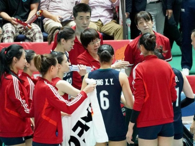 8连胜！中国女排3:0击败肯尼亚，稳居积分榜第一位！