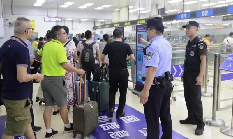 “十一”假期深圳口岸日均出入境旅客 预计达66万人次