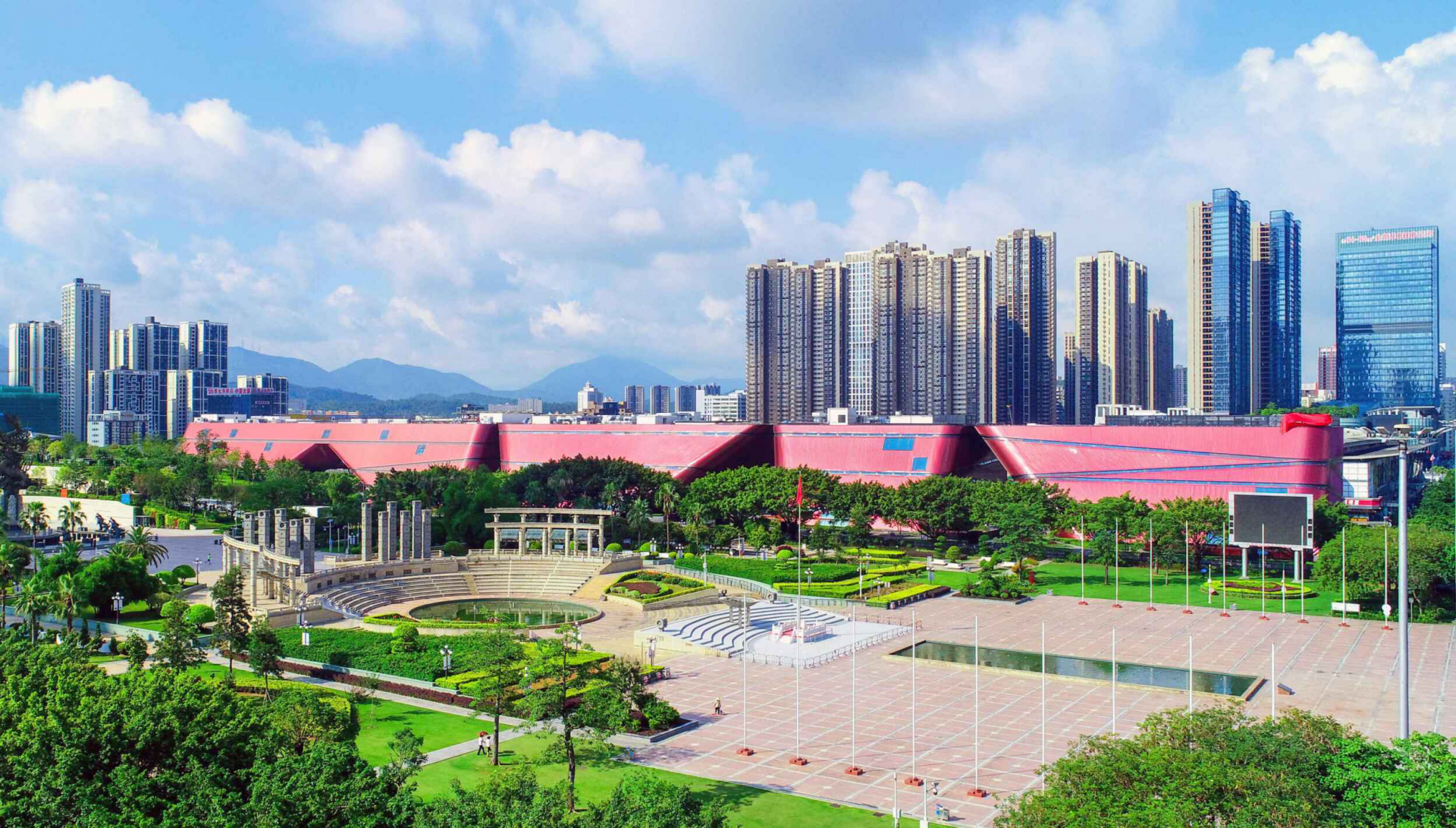 文化地标“深圳·红立方”开馆运营